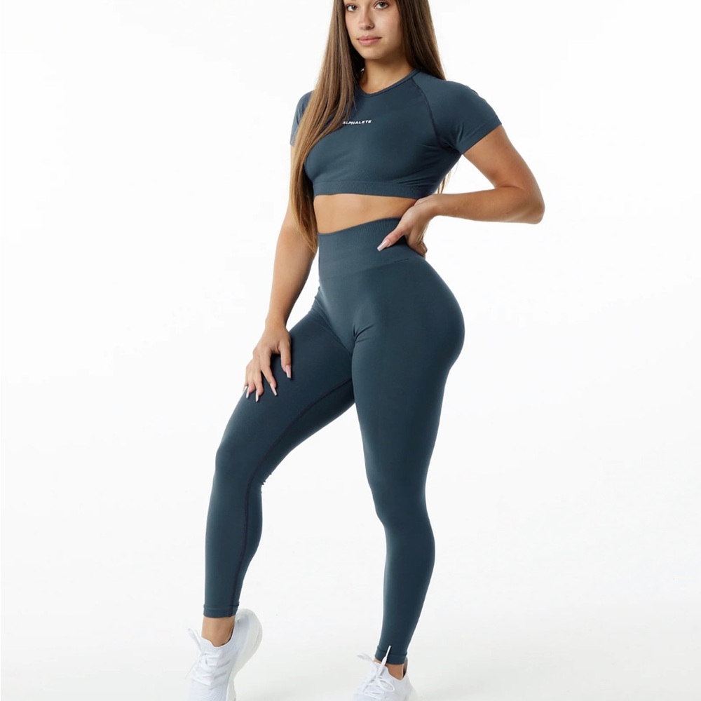 Alphalete Amplify Leggings High-Waisted (color: true indigo)